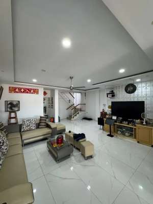 ANA RUMAH BAGUS UK 6.7X17M DI JELAMBAR rc lokasi di Grogol Petamburan, tersedia melalui melalui situs Olx