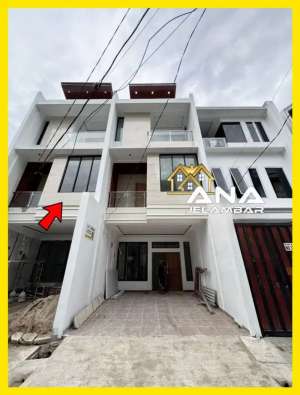 ANA RUMAH UK 5X15M DI KOMPLEK KAVLING POLRI JELAMBAR ka lokasi di Grogol Petamburan, tersedia melalui melalui situs Olx