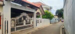 Bangunan Lama SUPER NEGO Rumah Lubang Buaya, Cipayung. Akses Lebar lokasi di Cipayung, tersedia melalui melalui situs Olx