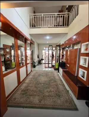 BANYUMANIKRUMAH 2 LANTAI DI VILLA MULAWARMAN SEMARANG lokasi di Tembalang, tersedia melalui melalui situs Olx