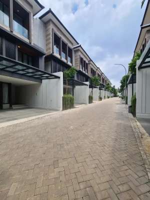 BARUSIAP HUNI. Rumah Dijual Pondok Labu area. Dekat Toll Andara. lokasi di Cilandak, tersedia melalui melalui situs Olx