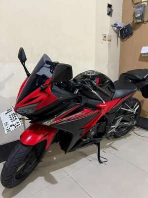 Jual bekas Cbr 150 merah hitam low km 2018 Gbm bisa tunai atau kredit,lokasi di Depok