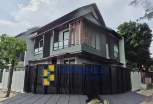 Di Jual Rumah Depan Taman Griya Loka lokasi di Bumi Serpong Damai, tersedia melalui melalui situs Olx