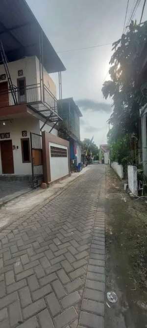 Di Jual Rumah Induk dan Kost Eksklusif Sleman Yogyakarta lokasi di Ngaglik, tersedia melalui melalui situs Olx