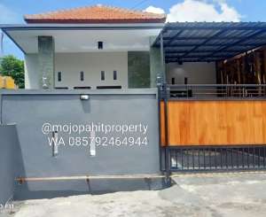 Di jual rumah minimalis baru 2 unit di karang suwung Abianbase Badung lokasi di Dalung, tersedia melalui melalui situs Olx