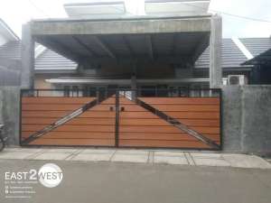 Dijual 2 Rumah Gandeng Jalan Sriwijaya Raya Sentraland Boulevard Parung Panjang Bogor Murah Bagus Nyaman Siap Huni Bisa Buat Usaha lokasi di Parung Panjang, tersedia melalui melalui situs Olx