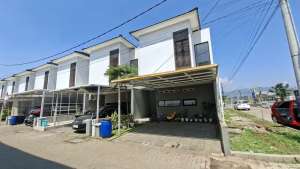 Dijual atau Take Over Rumah 2 Lantai Murah di Cikoneng Bojongsoang lokasi di Bojongsoang, tersedia melalui melalui situs Olx