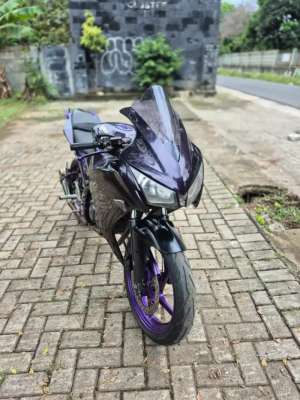 Jual bekas Dijual Honda CBR 150R tahun 2015 surat lengkap,lokasi di Cilandak