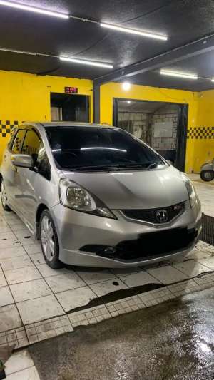 Jual bekas Dijual Honda jazz RS tahun 2009,lokasi di 