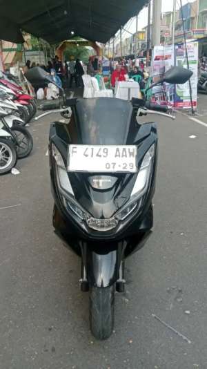 Jual bekas Dijual motor Honda PCX 160 cbs 2024,lokasi di Cileungsi