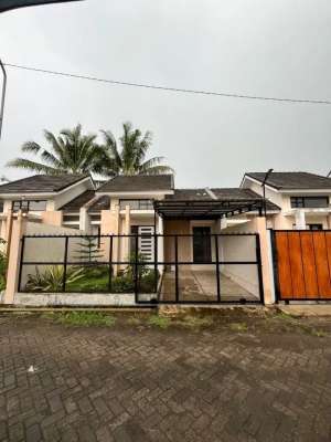 Dijual murah rumah di Jl. Curungrejo, Kec.kepanjen malang lokasi di Pakisaji, tersedia melalui melalui situs Olx
