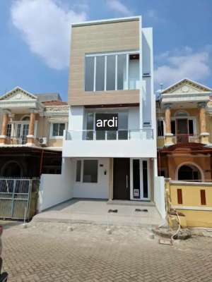 Dijual rumah baru 3 lantai depan taman City Resort malibu lokasi di Daan Mogot, tersedia melalui melalui situs Olx