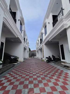 DIJUAL RUMAH CANTIK 2 LANTAI JL KECAPI JAGAKARSA lokasi di Jagakarsa, tersedia melalui melalui situs Olx