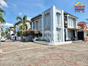 Dijual Rumah Cantik Hook 2 Full Furniture di Perum. Gardenia Estate Ba lokasi di Banyuwangi, tersedia melalui melalui situs Olx