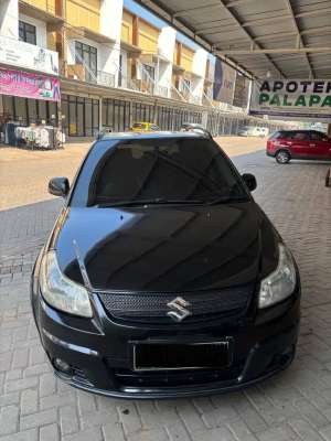 Jual bekas Dijual Santai Suzuki SX4 X-Over AT Tahun 2007 CBU Murah,lokasi di 