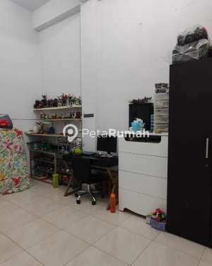 DIJUAL TOWNHOUSE FULL FURNISH KOMPLEK RUKO SUTRISNO PERMAI - DENAI lokasi di Medan Area, tersedia melalui melalui situs Olx