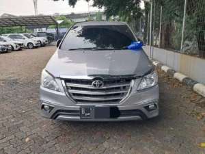 Jual bekas DP MURAH Toyota Kijang Innova 2.0 V Luxury Bensin-MT 2014 Silver CUYLB,lokasi di 