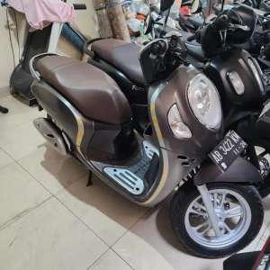 Jual bekas Dp500rb Scoopy keyless coklat 2021 Gbm bisa tunai atau kredit,lokasi di Depok