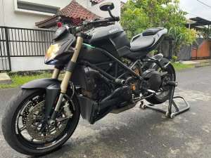 Jual bekas Ducati streetfighter 848 VIN 2013,lokasi di Mataram