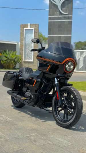 Jual bekas Harley davidson dyna streetbob 2014,lokasi di Solo Baru