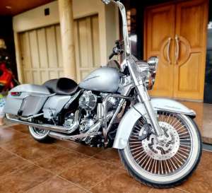 Jual bekas Harley Davidson Roadking 2014 FP lengkap, Chicanos Style, bisa Kredit,lokasi di Lengkong