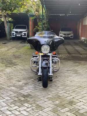 Jual bekas Harley Davidson Street Glide Full Original,lokasi di Diwek