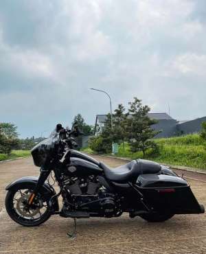 Jual bekas HD Street Glide Spesial 2022,lokasi di Sumur Bandung
