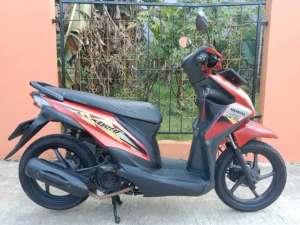 Jual bekas Honda beat cw fi th 2013 pajak hidup,lokasi di Sawangan