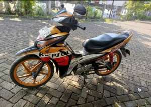 Jual bekas Honda Blade Repsol 2013,lokasi di Cilangkap