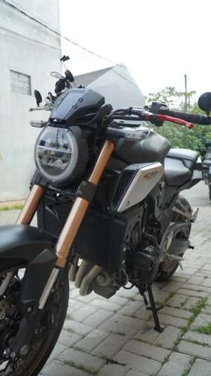 Jual bekas Honda CB650R Matte Black 2022,lokasi di Bekasi Selatan