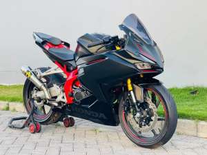 Jual bekas Honda cbr 250 rr facelift 2023 cbr250rr red chasis 2023 cbr 250 new,lokasi di Gubeng