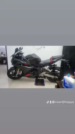 Jual bekas Honda CBR 250Cc, Hitam, Mesin Bgs, Body Mulus, Low Kilometer 4000km,lokasi di Baleendah
