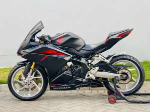Jual bekas Honda cbr 250rr abs plat L cbr250rr abs black matte pajak On cbr 250,lokasi di Wonokromo