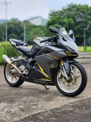 Jual bekas Honda CBR250RR NON ABS Grey,lokasi di Kemayoran