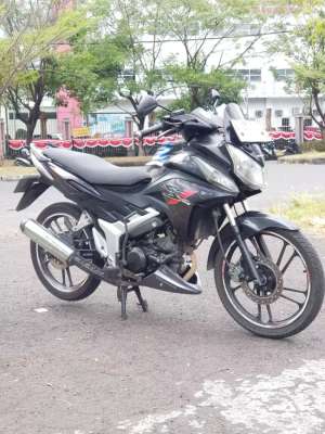 Jual bekas Honda Cs1 2009 Plat L,lokasi di Gedangan