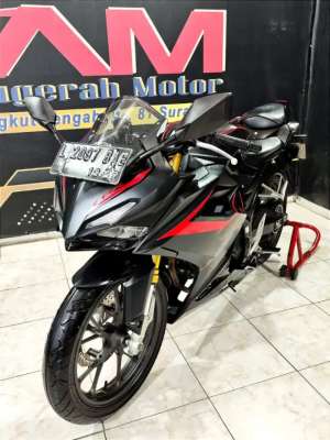 Jual bekas Honda New CBR150R FI TH 2022 upside down shock cakep,lokasi di Wringin Anom