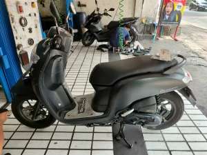 Jual bekas Honda Scoopy ESP 2017 Ring 12 Matte Black only 1 in Indonesia,lokasi di Pancoran