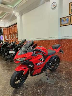 Jual bekas Hub Kokom Dp 500 rb Ninja 250 cc 2023 km low . PROMO TERBATAS,lokasi di Jatiuwung