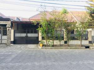 Jl Surakarta GKB Rumah dijual milik pribadi lokasi di Kebomas, tersedia melalui melalui situs Olx