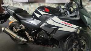 Jual bekas Jual motor cbr150, pak guru,lokasi di Cibodas