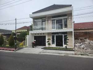 JUAL RUMAH MODERN BARU GRES BENDOGERIT BLITAR lokasi di Mojowarno, tersedia melalui melalui situs Olx
