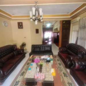 JUAL SEGERA RUMAH LUAS FURNISHED SANANKULON BLITAR lokasi di Sanan Kulon, tersedia melalui melalui situs Olx