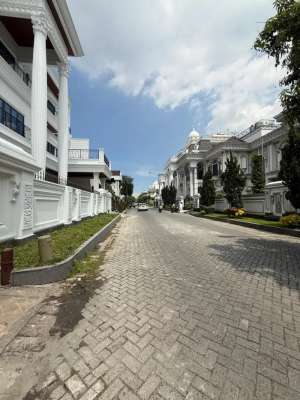 Komplek Cemara Asri Villa Jumbo Dijual Jalan Seroja lokasi di Medan Timur, tersedia melalui melalui situs Olx