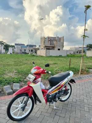 Jual bekas LangkahKharisma 125 2003 Full modif asli merah,lokasi di Buduran