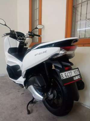Jual bekas LOW KM NEW PCX KEYLESS CBS ISS PAJAK BARU BAYAR FULL ORI KAYA BARU,lokasi di Pesanggrahan