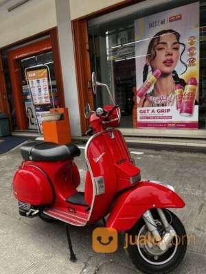 Jual bekas Mau dilepas vespa px look new px tahun 1985. Terawat. Warna merah.,lokasi di Kota Bekasi