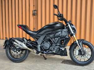 Jual bekas Moge Cruiser Benelli 502C th 2021 Odo 10rb Bkn BN600 Like New Siap Gas,lokasi di Rungkut