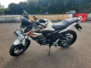 Jual bekas Motor CB 150 R Streetfire 2014 Masih Mulus,lokasi di Rawalumbu