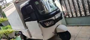 Jual bekas Motor roda tiga BOX merk TVS cargo,lokasi di Bekasi Timur