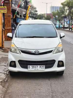 Jual bekas NEW AVANZA 1.5 VELOZ AT 2013 UNIT ISTIMEWA PAJAK PANJANG GRESH,lokasi di 